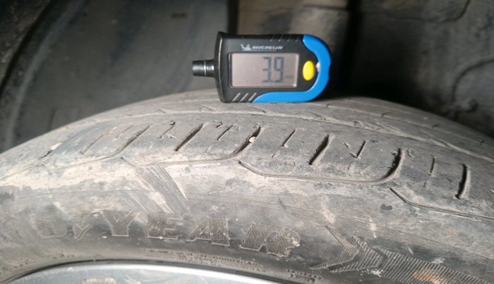 2021 Tata ALTROZ XE PETROL, Petrol, Manual, 1,41,964 km, tyre