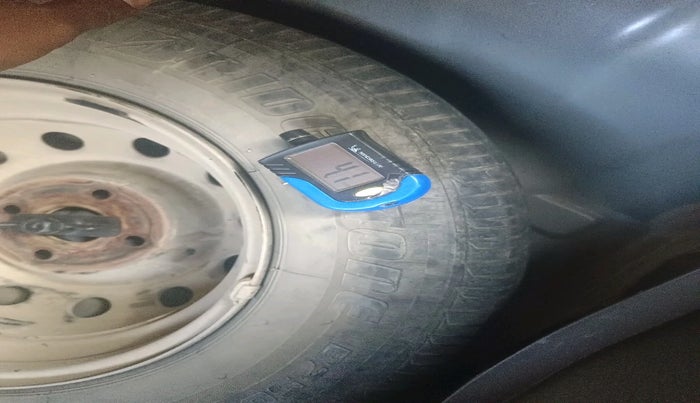 2013 Hyundai i10 MAGNA 1.2, Petrol, Manual, 32,231 km, tyre