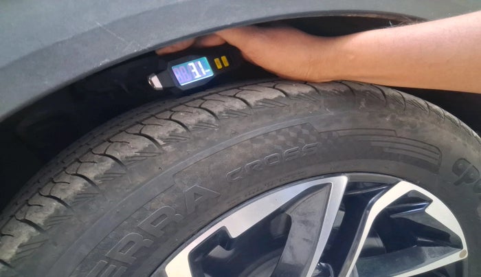 2022 KIA CARENS PRESTIGE PLUS 1.4 PETROL 7 STR, Petrol, Manual, 58,268 km, tyre