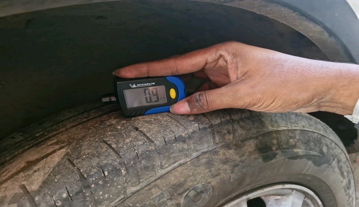 2016 Mahindra XUV500 W10 AWD AT, Diesel, Automatic, 1,06,951 km, tyre