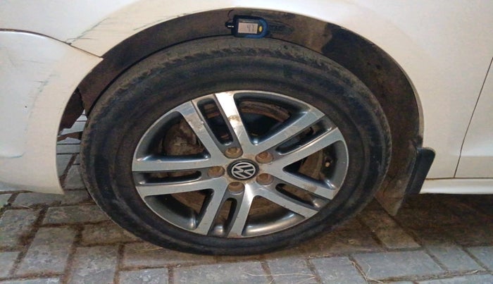 2011 Volkswagen Jetta HIGHLINE TDI AT, Diesel, Automatic, 1,69,600 km, tyre