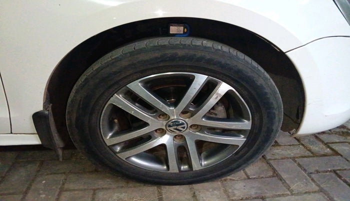 2011 Volkswagen Jetta HIGHLINE TDI AT, Diesel, Automatic, 1,69,600 km, tyre