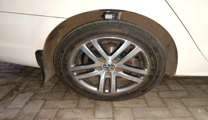 2011 Volkswagen Jetta HIGHLINE TDI AT, Diesel, Automatic, 1,69,600 km, tyre