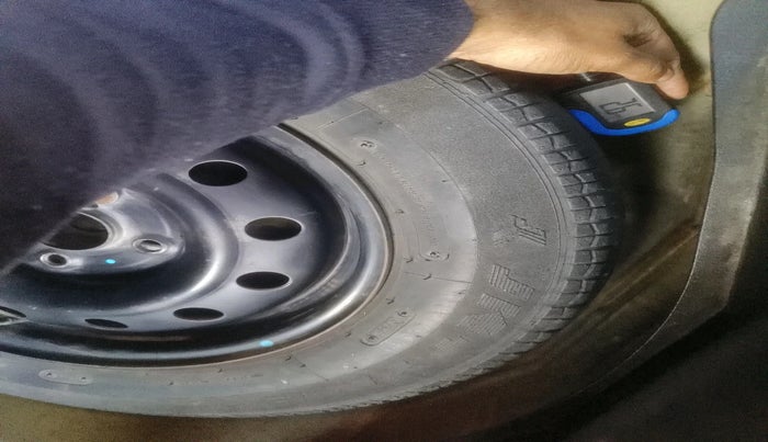 2013 Maruti Swift VXI, Petrol, Manual, 56,114 km, tyre