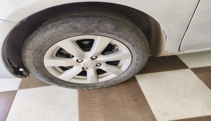 2013 Nissan Sunny XV DIESEL, Diesel, Manual, 1,54,820 km, tyre