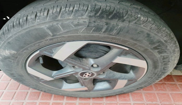 2019 Hyundai VENUE SX 1.4 CRDI, Diesel, Manual, 52,518 km, tyre