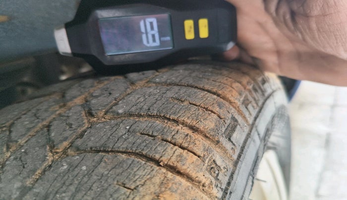 2012 Maruti Alto 800 LXI, Petrol, Manual, 20,554 km, tyre