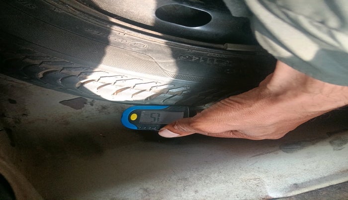 2014 Ford Figo TITANIUM 1.4 DIESEL, Diesel, Manual, 1,63,802 km, tyre