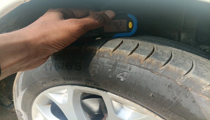 2014 Ford Figo TITANIUM 1.4 DIESEL, Diesel, Manual, 1,63,802 km, tyre