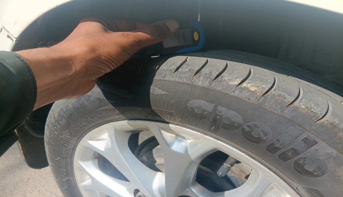 2014 Ford Figo TITANIUM 1.4 DIESEL, Diesel, Manual, 1,63,802 km, tyre