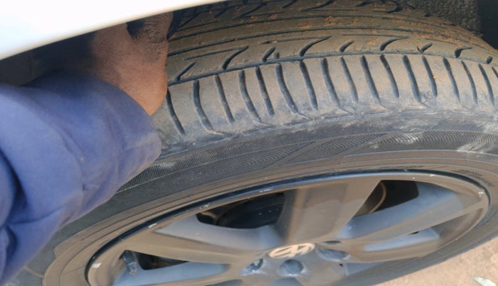 2011 Volkswagen Polo HIGHLINE1.2L, Petrol, Manual, 80,213 km, tyre