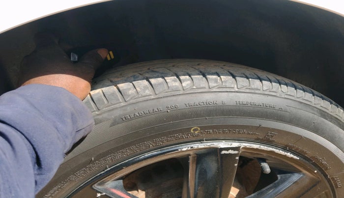 2011 Volkswagen Polo HIGHLINE1.2L, Petrol, Manual, 80,213 km, tyre