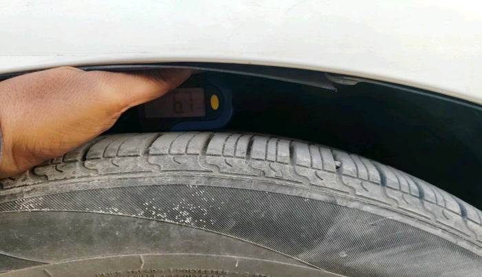 2012 Honda Jazz 1.2L I-VTEC BASE, Petrol, Manual, 1,02,381 km, tyre