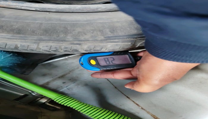 2012 Honda Jazz 1.2L I-VTEC BASE, Petrol, Manual, 1,02,381 km, tyre