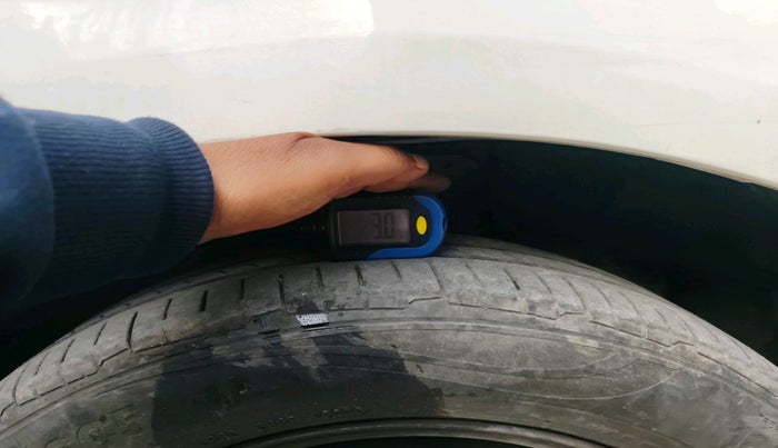 2012 Honda Jazz 1.2L I-VTEC BASE, Petrol, Manual, 1,02,381 km, tyre