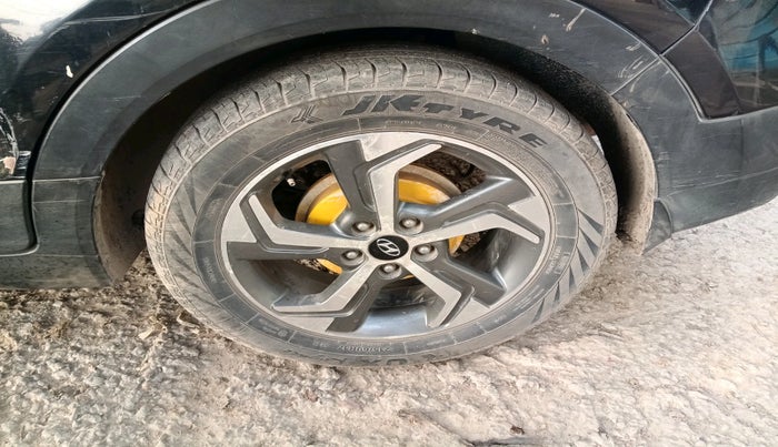 2018 Hyundai Creta SX AT 1.6 DIESEL, Diesel, Automatic, 1,29,038 km, tyre