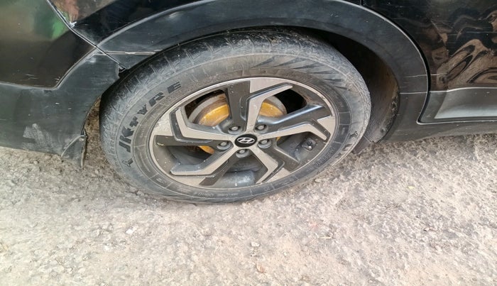 2018 Hyundai Creta SX AT 1.6 DIESEL, Diesel, Automatic, 1,29,038 km, tyre