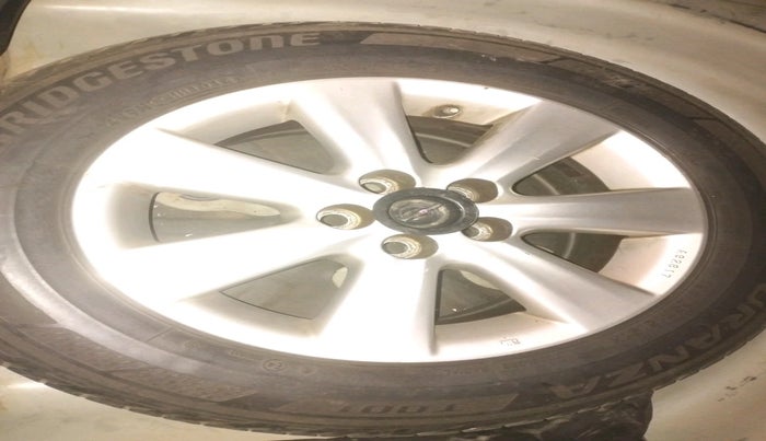 2014 Toyota Corolla Altis G PETROL, Petrol, Manual, 1,85,972 km, tyre