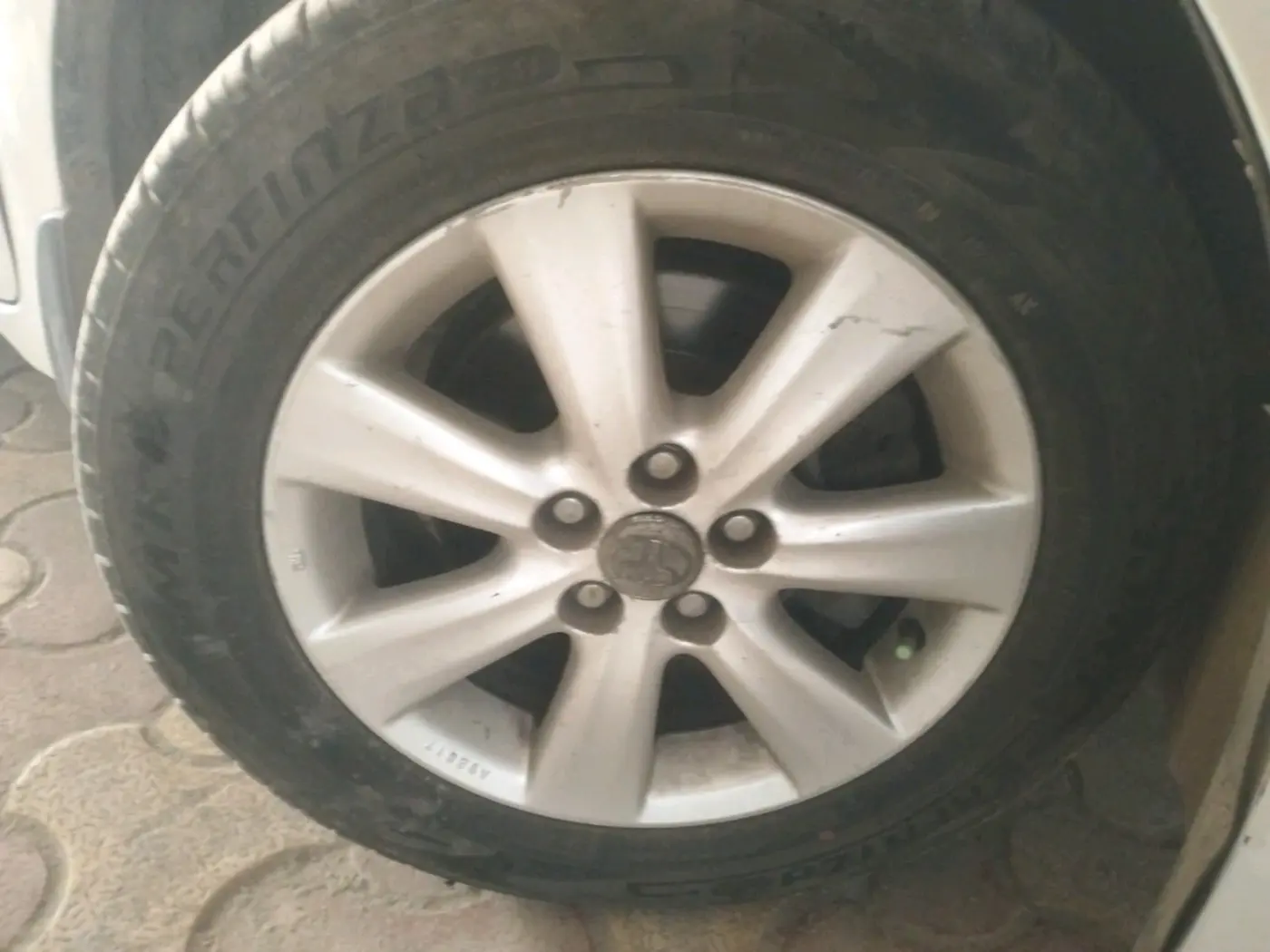2014 Toyota Corolla Altis G PETROL, Petrol, Manual, 1,85,972 km, tyre