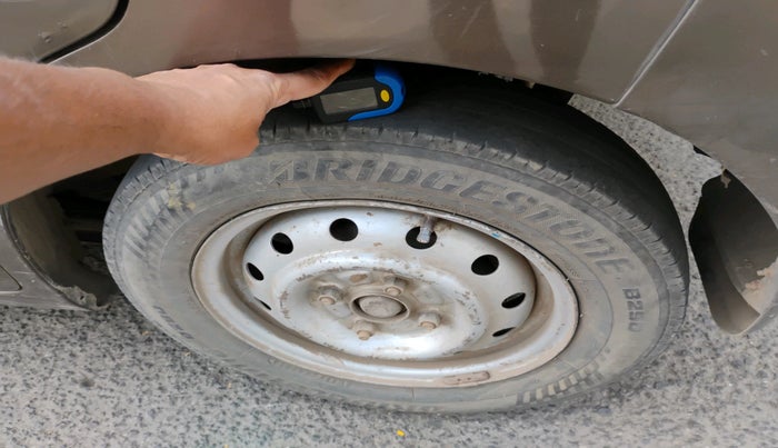 2012 Maruti Wagon R 1.0 LXI CNG, Petrol, Manual, 1,19,390 km, tyre