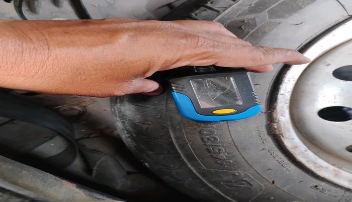 2012 Maruti Wagon R 1.0 LXI CNG, Petrol, Manual, 1,19,390 km, tyre