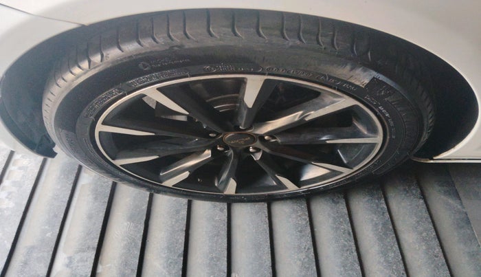 2016 Jaguar XF 2.0 DIESEL PRESTIGE, Diesel, Automatic, 71,719 km, tyre