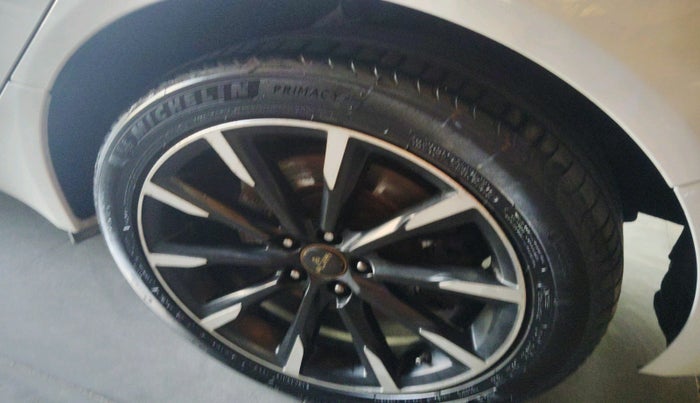 2016 Jaguar XF 2.0 DIESEL PRESTIGE, Diesel, Automatic, 71,719 km, tyre