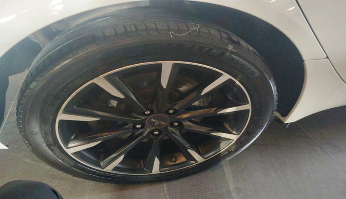 2016 Jaguar XF 2.0 DIESEL PRESTIGE, Diesel, Automatic, 71,719 km, tyre