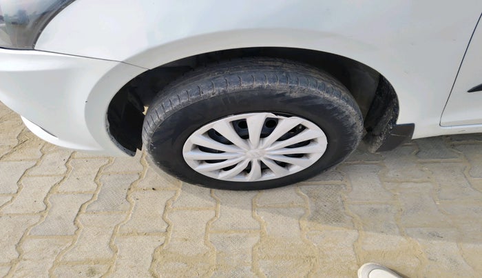 2016 Maruti Swift Dzire VDI, Diesel, Manual, 1,23,362 km, tyre