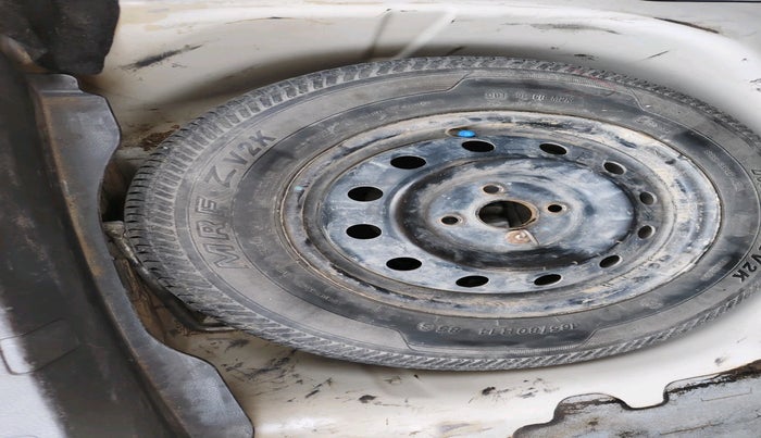 2016 Maruti Swift Dzire VDI, Diesel, Manual, 1,23,362 km, tyre