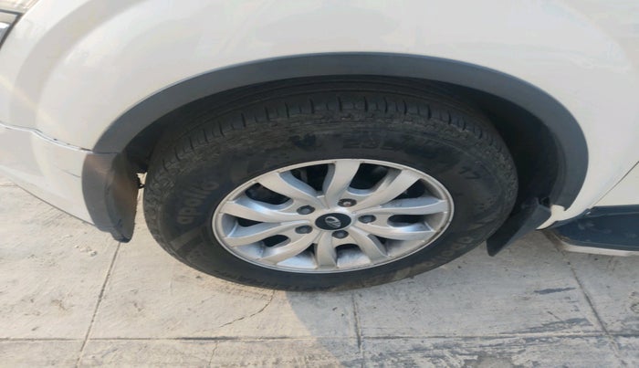 2016 Mahindra XUV500 W10 1.99, Diesel, Manual, 95,398 km, tyre