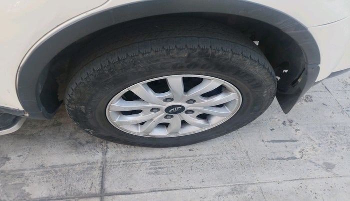 2016 Mahindra XUV500 W10 1.99, Diesel, Manual, 95,398 km, tyre