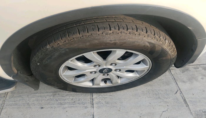 2016 Mahindra XUV500 W10 1.99, Diesel, Manual, 95,398 km, tyre