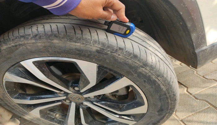 2024 MG HECTOR SMART PRO 1.5 TURBO MT PETROL, Petrol, Manual, 34,783 km, tyre