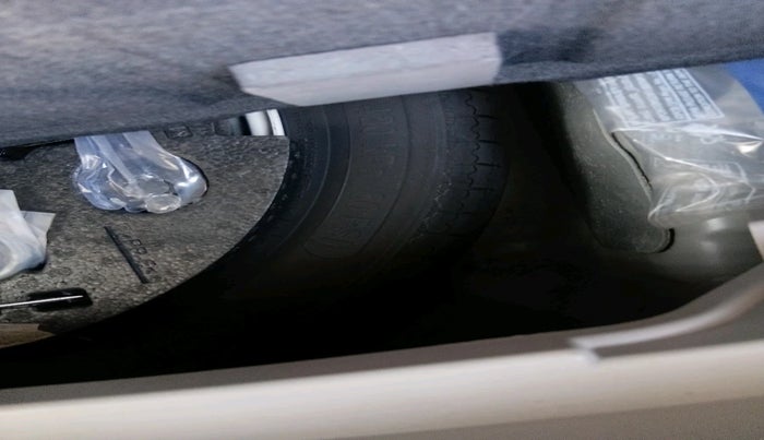 2023 Mahindra XUV300 W4 1.2 PETROL, Petrol, Manual, 12,473 km, tyre