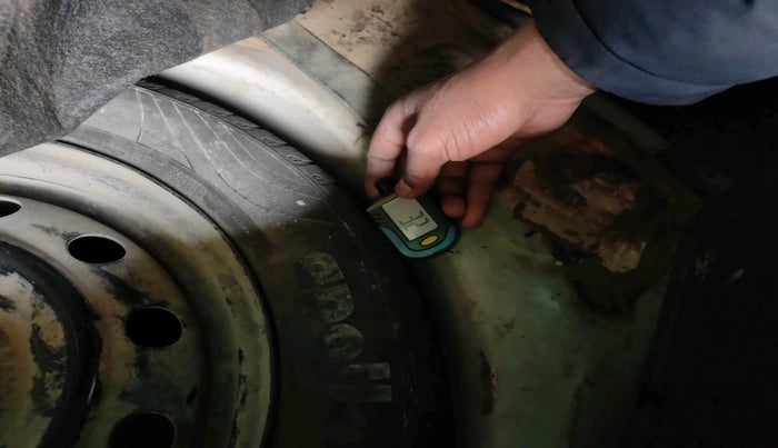 2011 Maruti Swift VXI, Petrol, Manual, 83,993 km, tyre