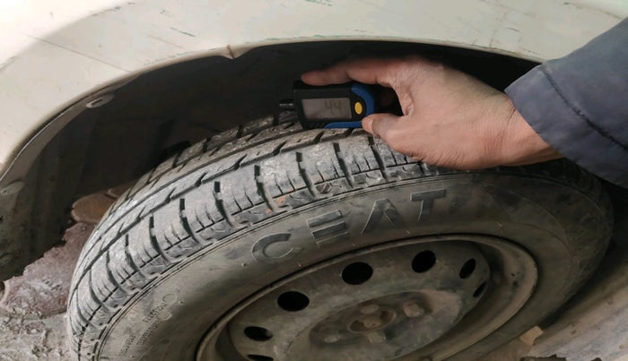 2011 Maruti Swift VXI, Petrol, Manual, 83,993 km, tyre