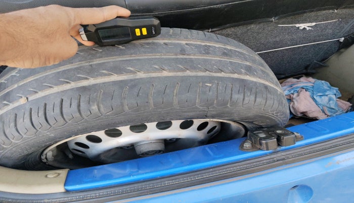 2013 Honda Brio EX MT, Petrol, Manual, 51,932 km, tyre