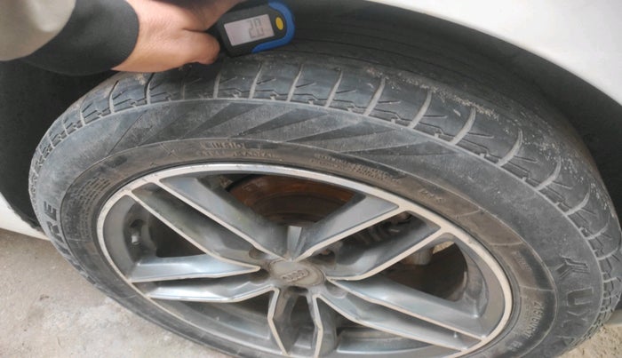 2014 Hyundai New Elantra 1.6 SX AT DIESEL, Diesel, Automatic, 1,47,711 km, tyre