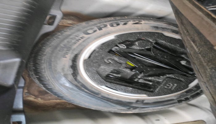 2014 Hyundai New Elantra 1.6 SX AT DIESEL, Diesel, Automatic, 1,47,711 km, tyre