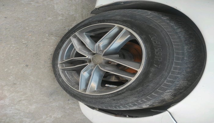 2014 Hyundai New Elantra 1.6 SX AT DIESEL, Diesel, Automatic, 1,47,711 km, tyre