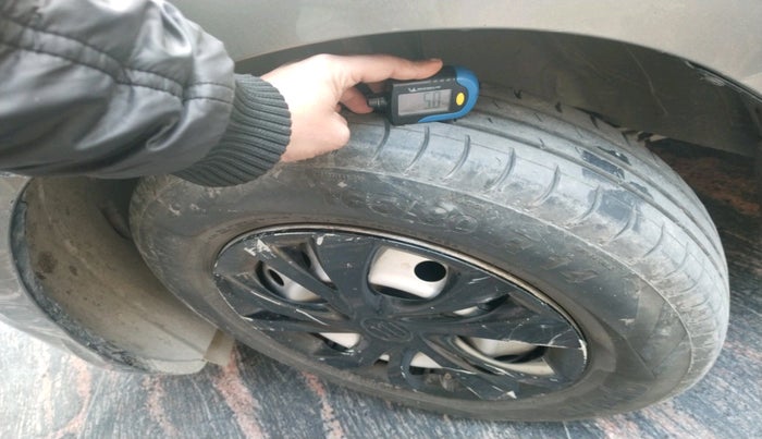 2019 Maruti Swift LXI, Petrol, Manual, 1,24,472 km, tyre