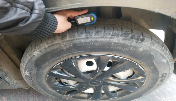 2019 Maruti Swift LXI, Petrol, Manual, 1,24,472 km, tyre