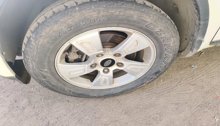 2012 Mahindra XUV500 W8, Diesel, Manual, 1,81,360 km, tyre