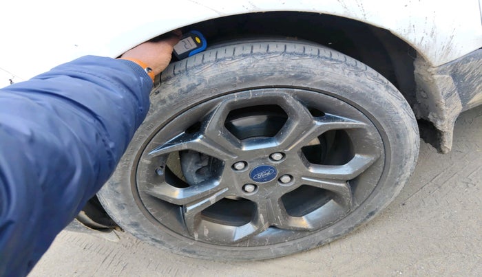 2018 Ford Ecosport TITANIUM 1.5L SPORTS(SUNROOF) DIESEL, Diesel, Manual, 85,092 km, tyre