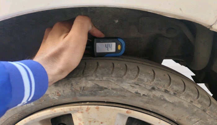 2012 Maruti Wagon R 1.0 VXI, Petrol, Manual, 1,32,733 km, tyre