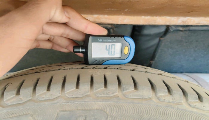 2012 Maruti Wagon R 1.0 VXI, Petrol, Manual, 1,32,733 km, tyre