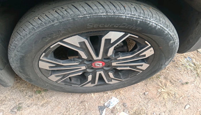 2022 Renault Kiger RXZ MT, Petrol, Manual, 29,391 km, tyre