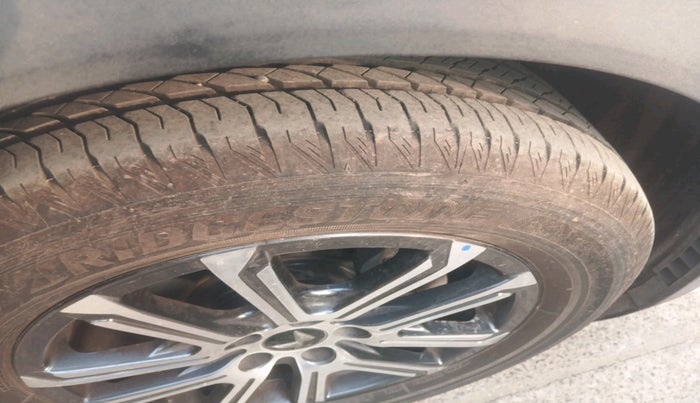 2025 Mahindra XUV700 AX 7 LUXURY D AT 7 STR, Diesel, Automatic, 2,968 km, tyre