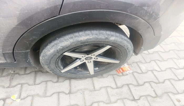 2018 Hyundai Creta E PLUS 1.4 DIESEL, Diesel, Manual, 1,08,934 km, tyre